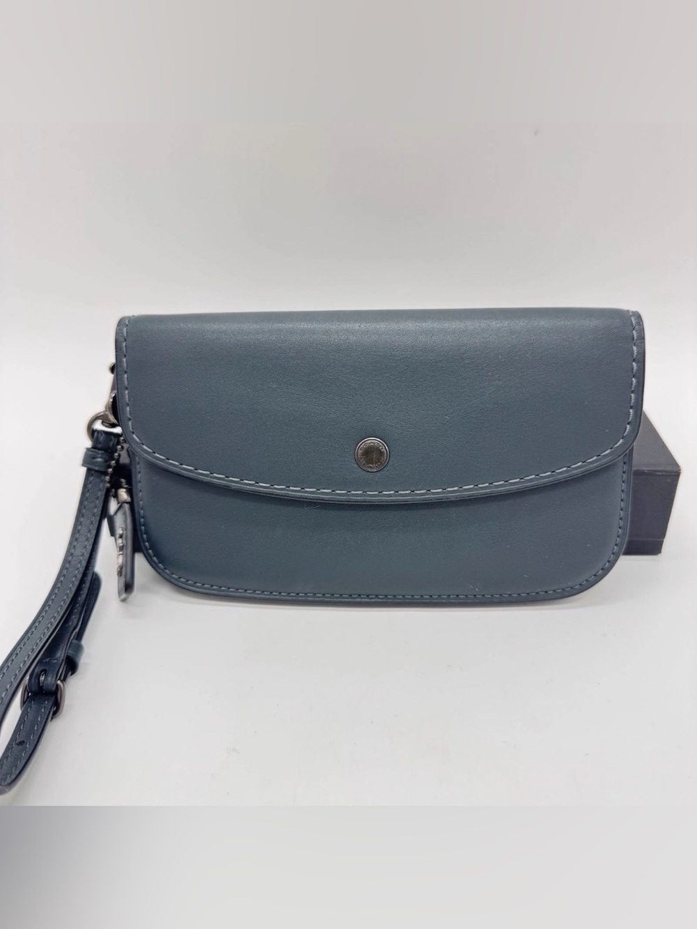 COACH 1941 Glovetanned Leather Clutch Phone Wallet Wristlet Cypress Green 29770